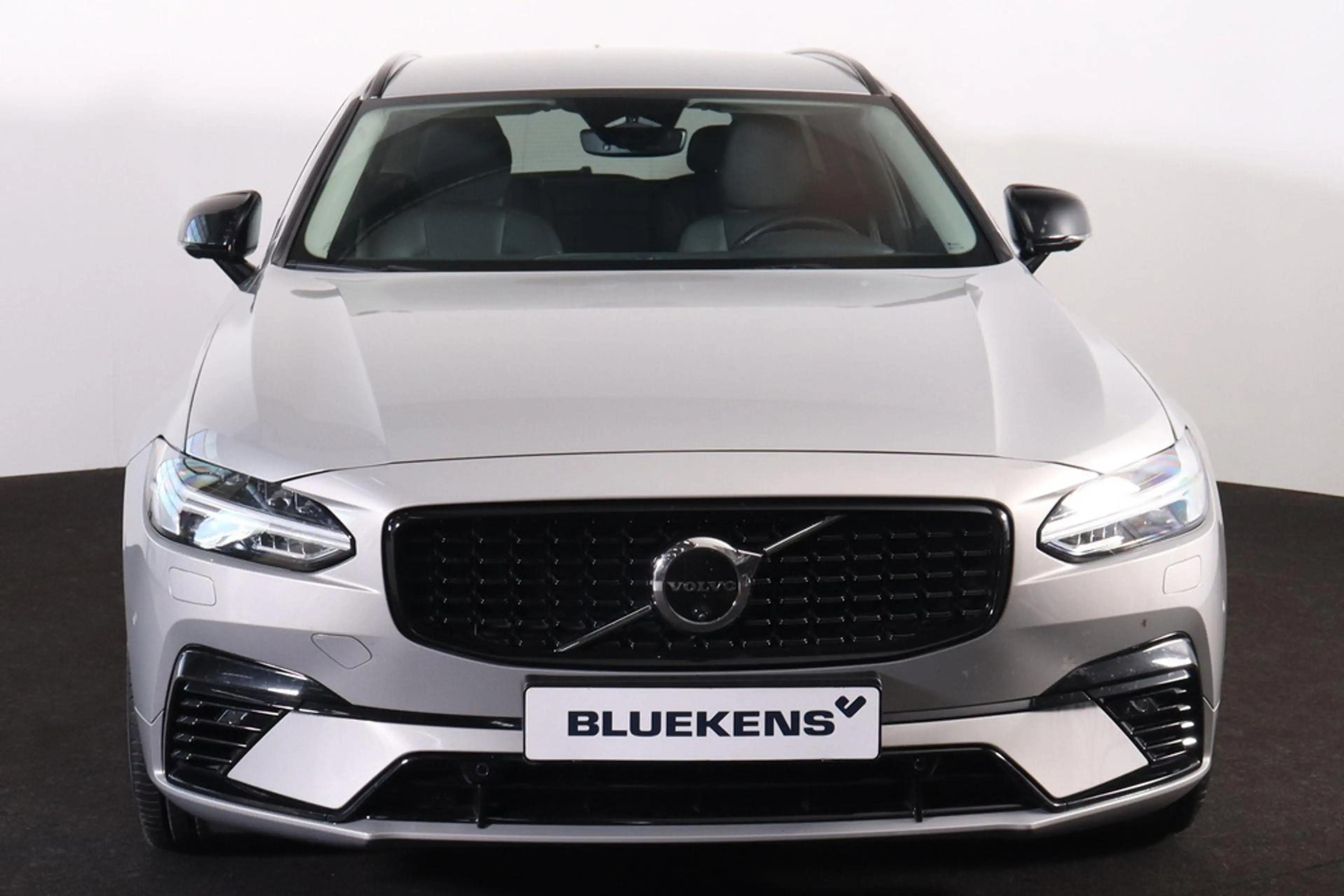 Volvo V90 T6 Recharge AWD Plus Dark - IntelliSafe Assist & S — photo 2