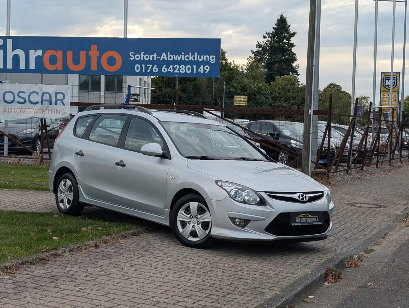 Hyundai i30 cw Classic*KLIMA*ZV-FUNK*RADIO-CD !! Silber - 2