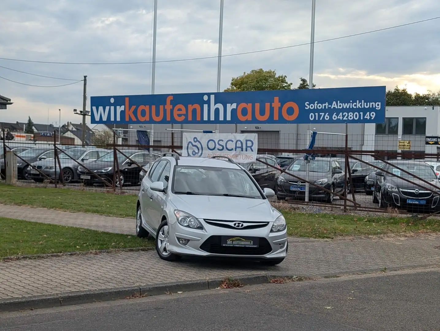 Hyundai i30 cw Classic*KLIMA*ZV-FUNK*RADIO-CD !! Silber - 1
