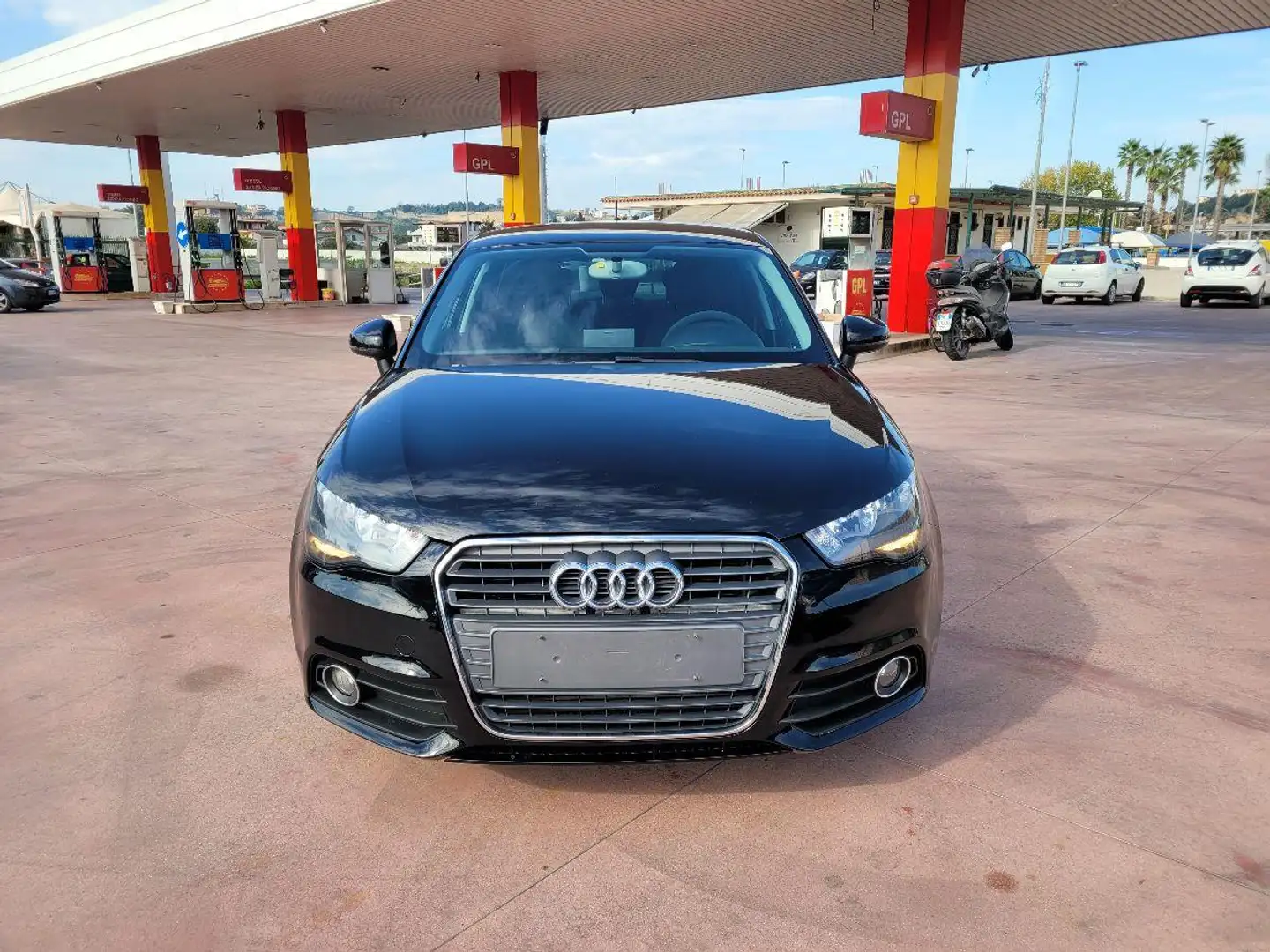Audi A1 1.6 TDI S line edition plus Zwart - 2