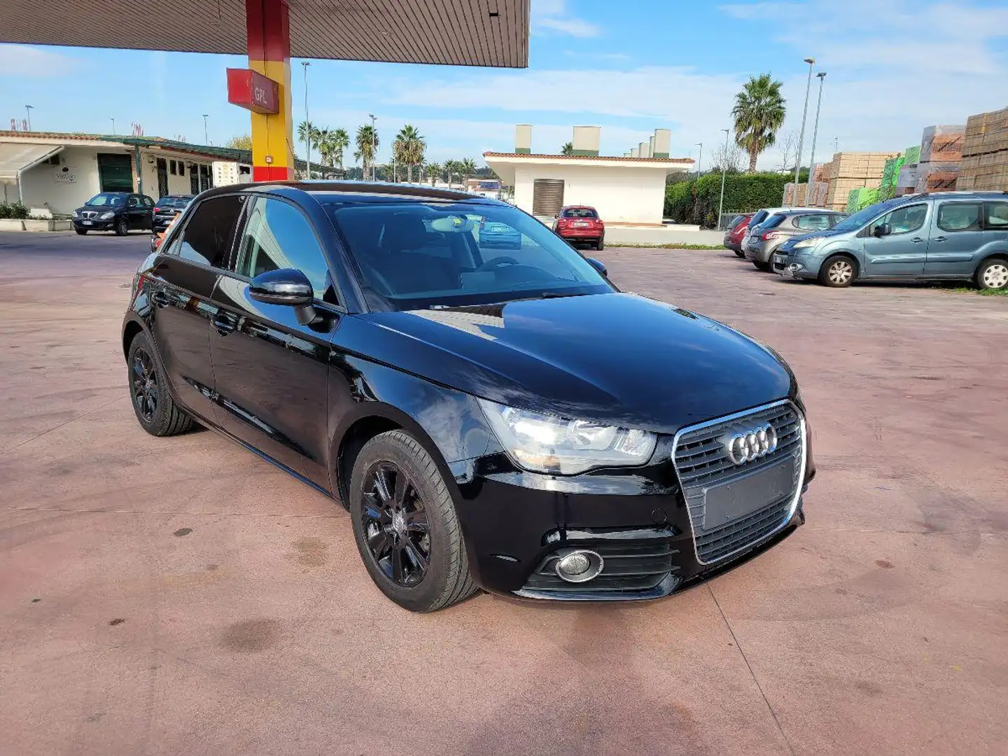 Audi A1 1.6 TDI S line edition plus Zwart - 1
