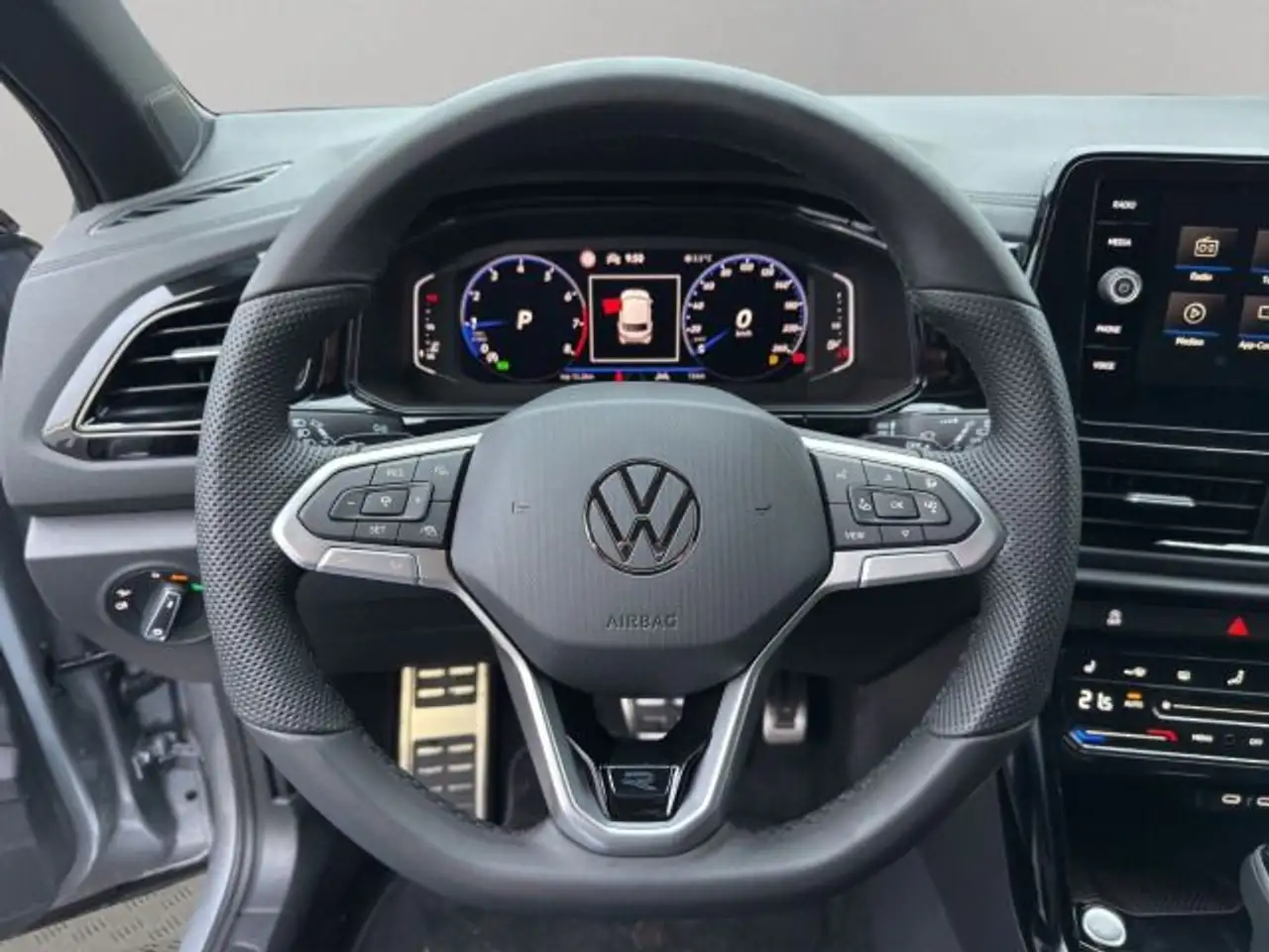 Volkswagen T-Roc R-Line 1.5 TSI DSG ACC + PANO + AHK 10