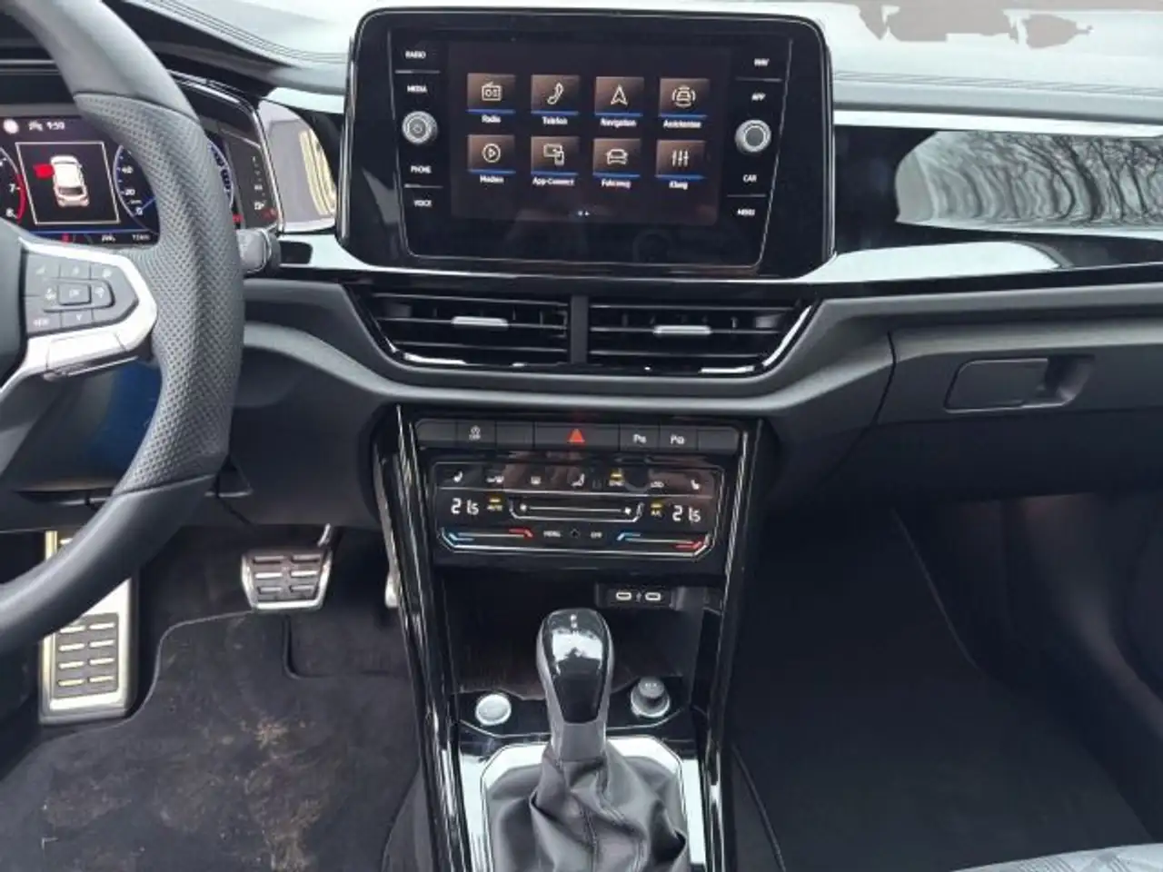 Volkswagen T-Roc R-Line 1.5 TSI DSG ACC + PANO + AHK 12