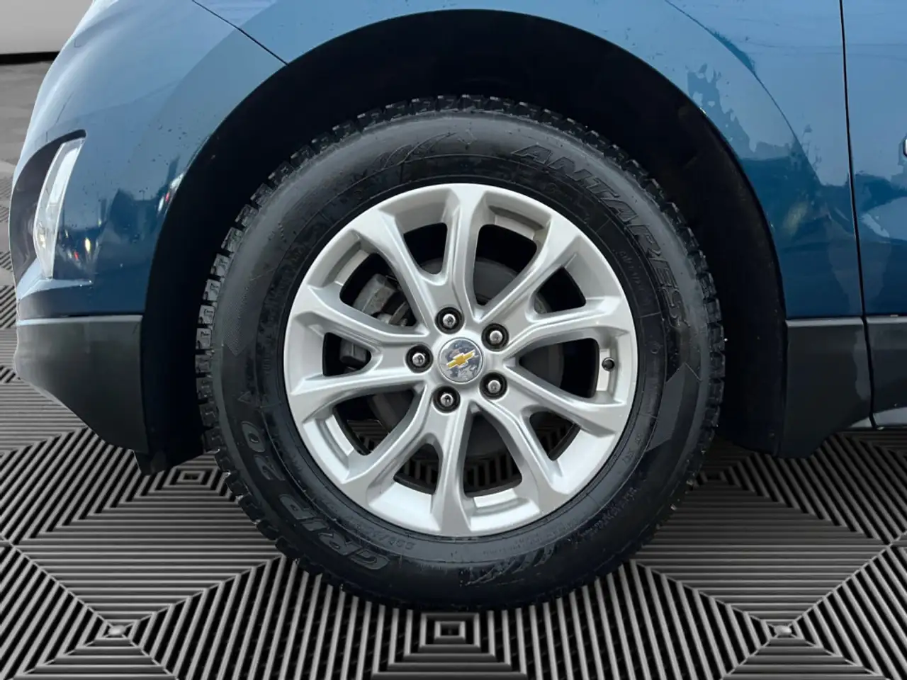 Chevrolet Equinox снимка Chevrolet Equinox