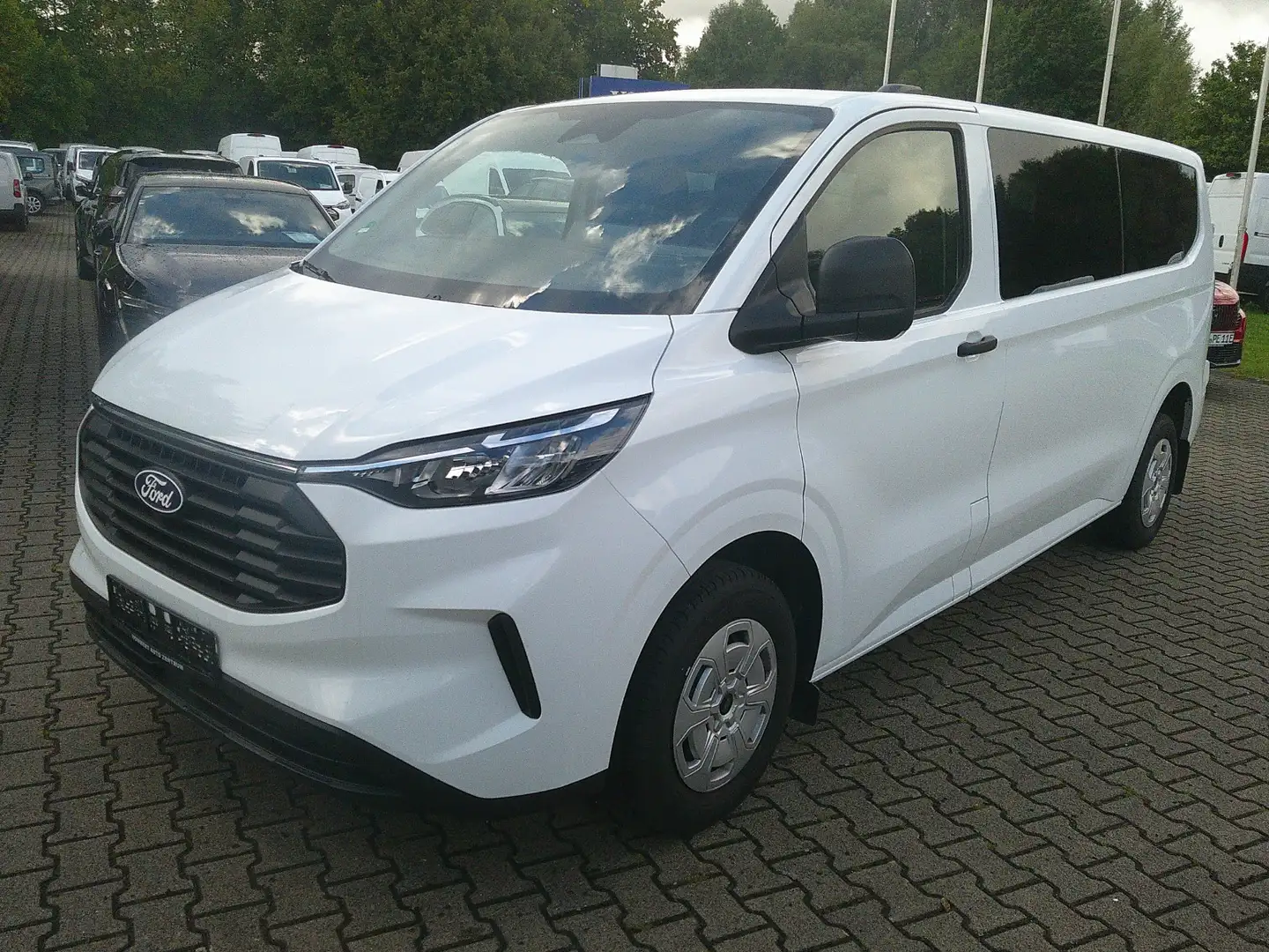 Ford Transit Custom Kombi 320 L2 Trend KLIMA*AHK*SITZH Weiß - 2