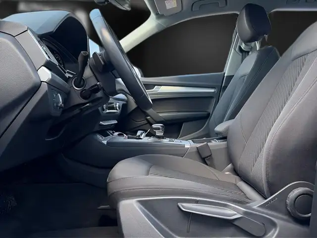 Audi Q5 view 13