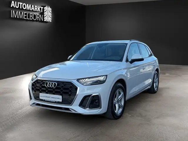 Audi Q5 view 3