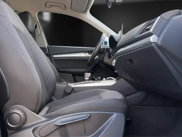 Audi Q5 view 14