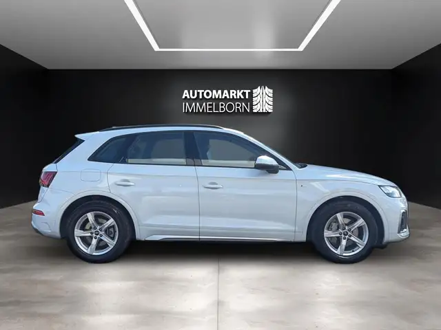 Audi Q5 view 11