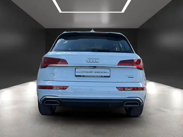 Audi Q5 view 10