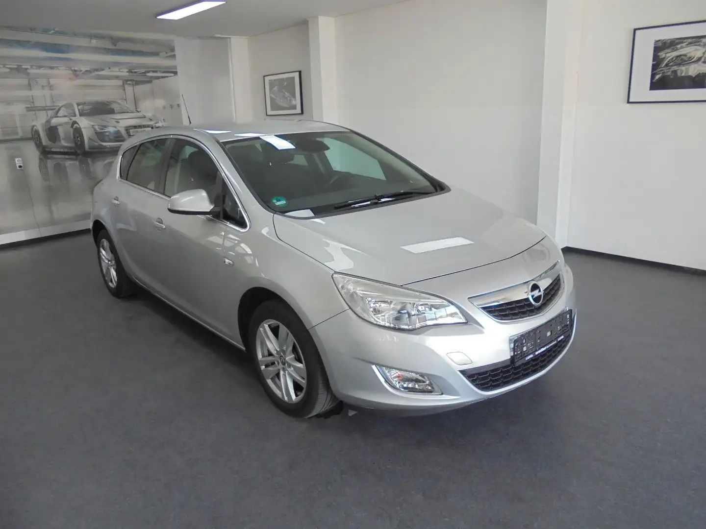 Opel Astra 1.4 Turbo INNOVATION TÜV 05/2027 Zilver - 1
