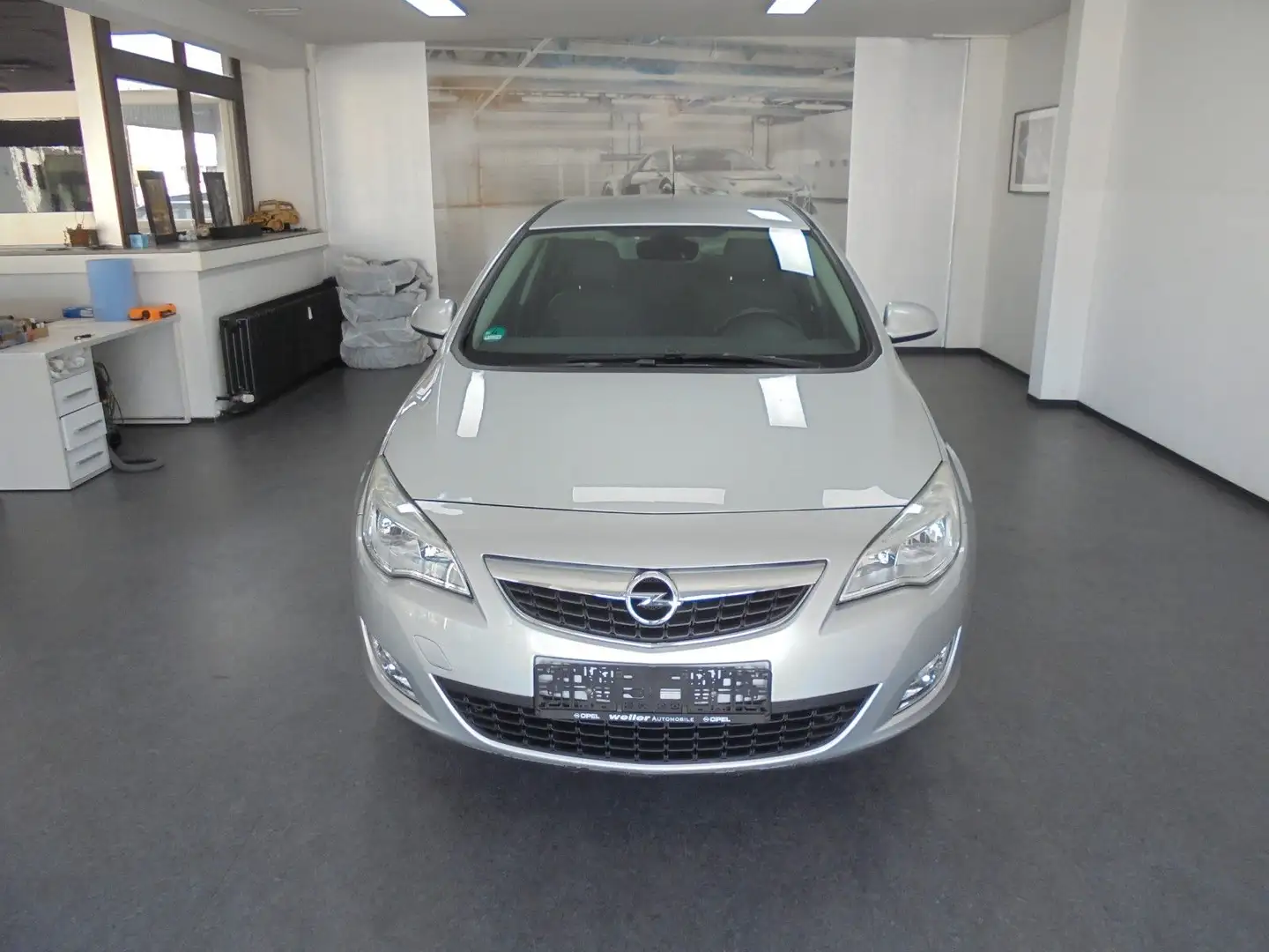 Opel Astra 1.4 Turbo INNOVATION TÜV 05/2027 Zilver - 2