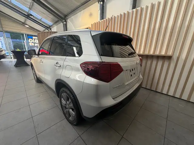 Suzuki Vitara view 6