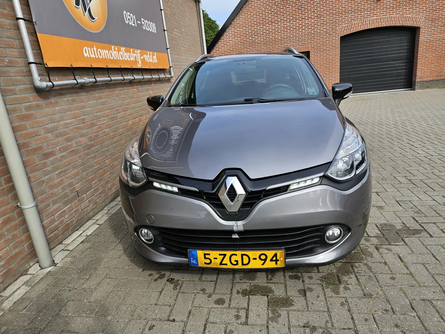 Renault Clio Estate 0.9 TCe Night&Day Grijs - 2