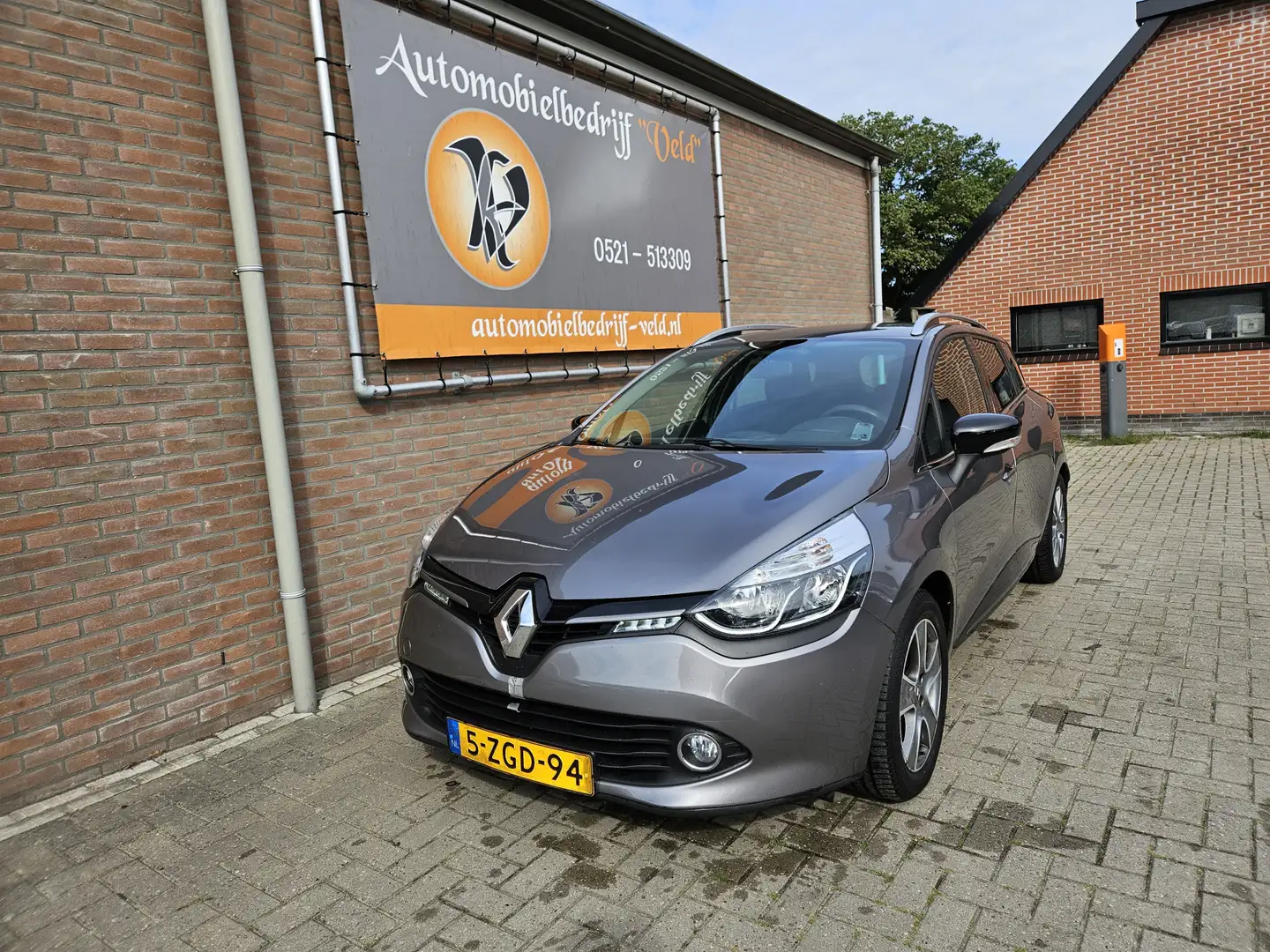 Renault Clio Estate 0.9 TCe Night&Day Grijs - 1