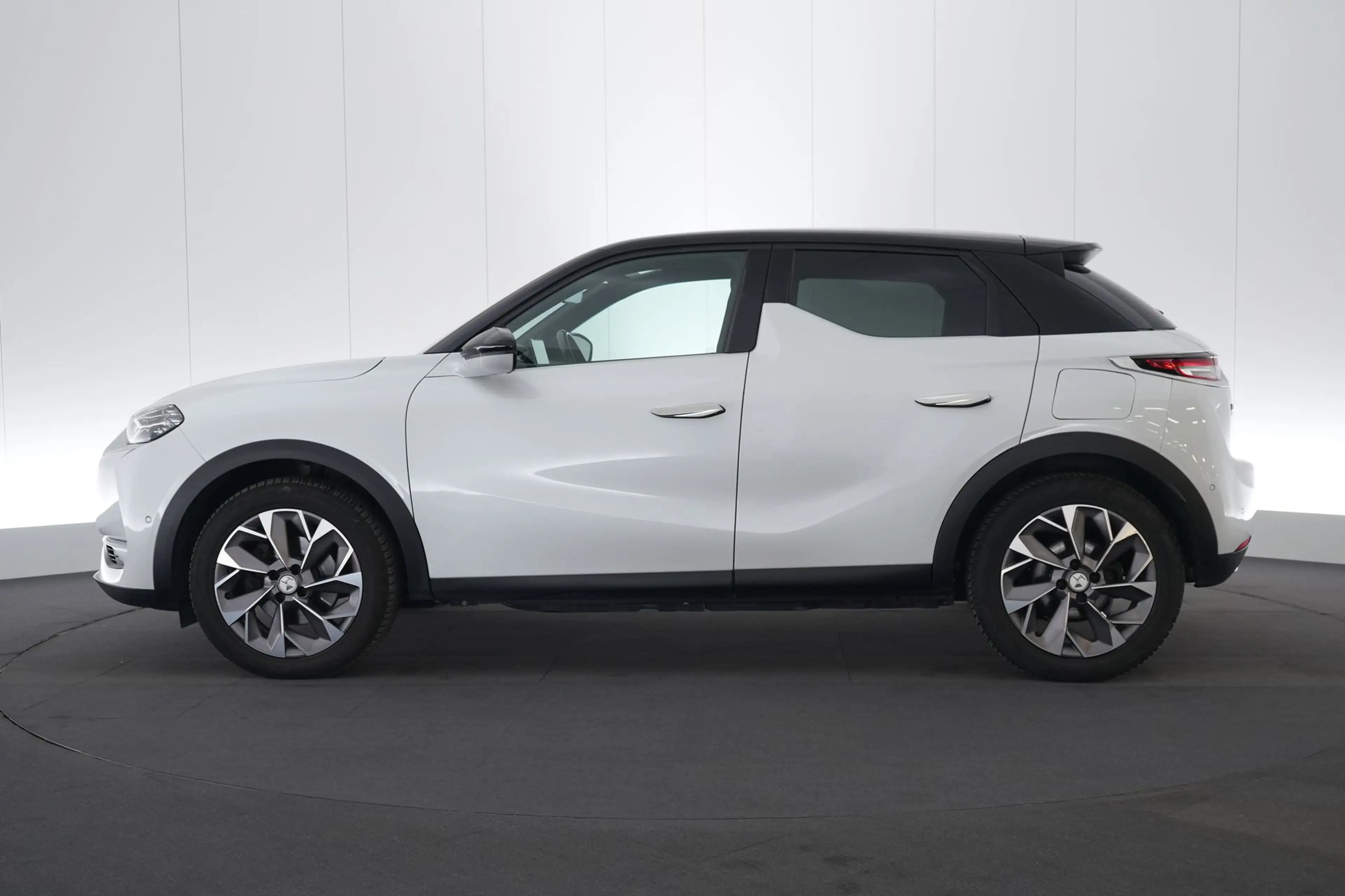 DS Automobiles DS 3 50 kWh E-Tense Grand Chic LEDER/CUIR LED GPS PDC C — photo 11