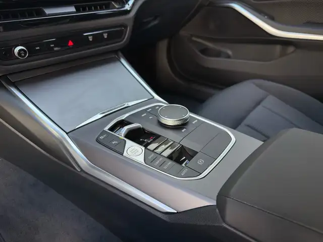 BMW 3 Series view 12