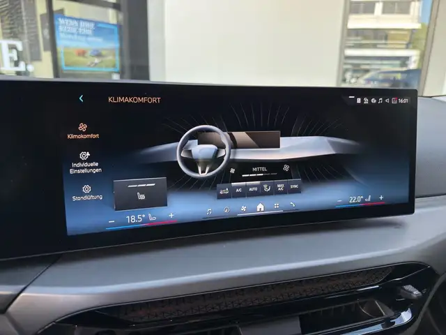 BMW 3 Series view 9