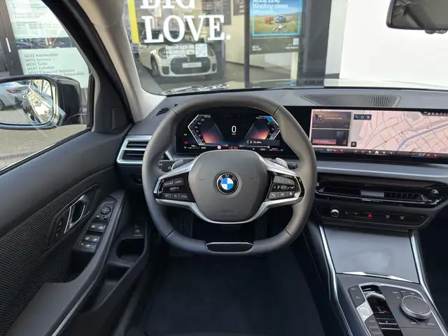 BMW 3 Series view 6