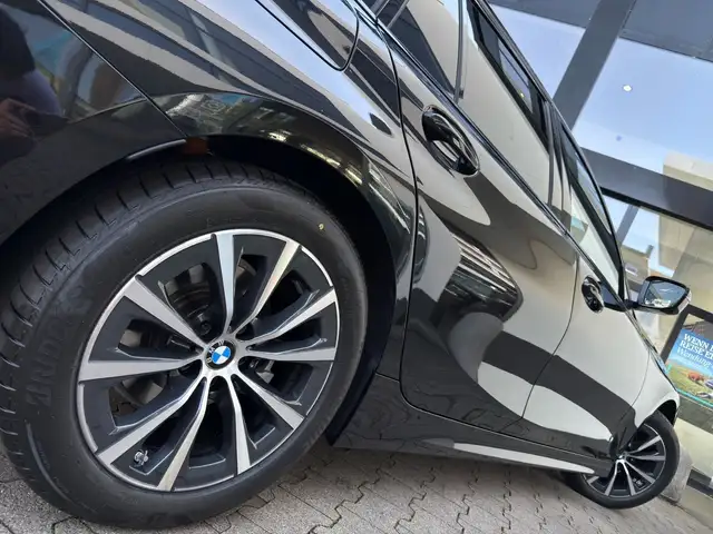 BMW 3 Series view 3