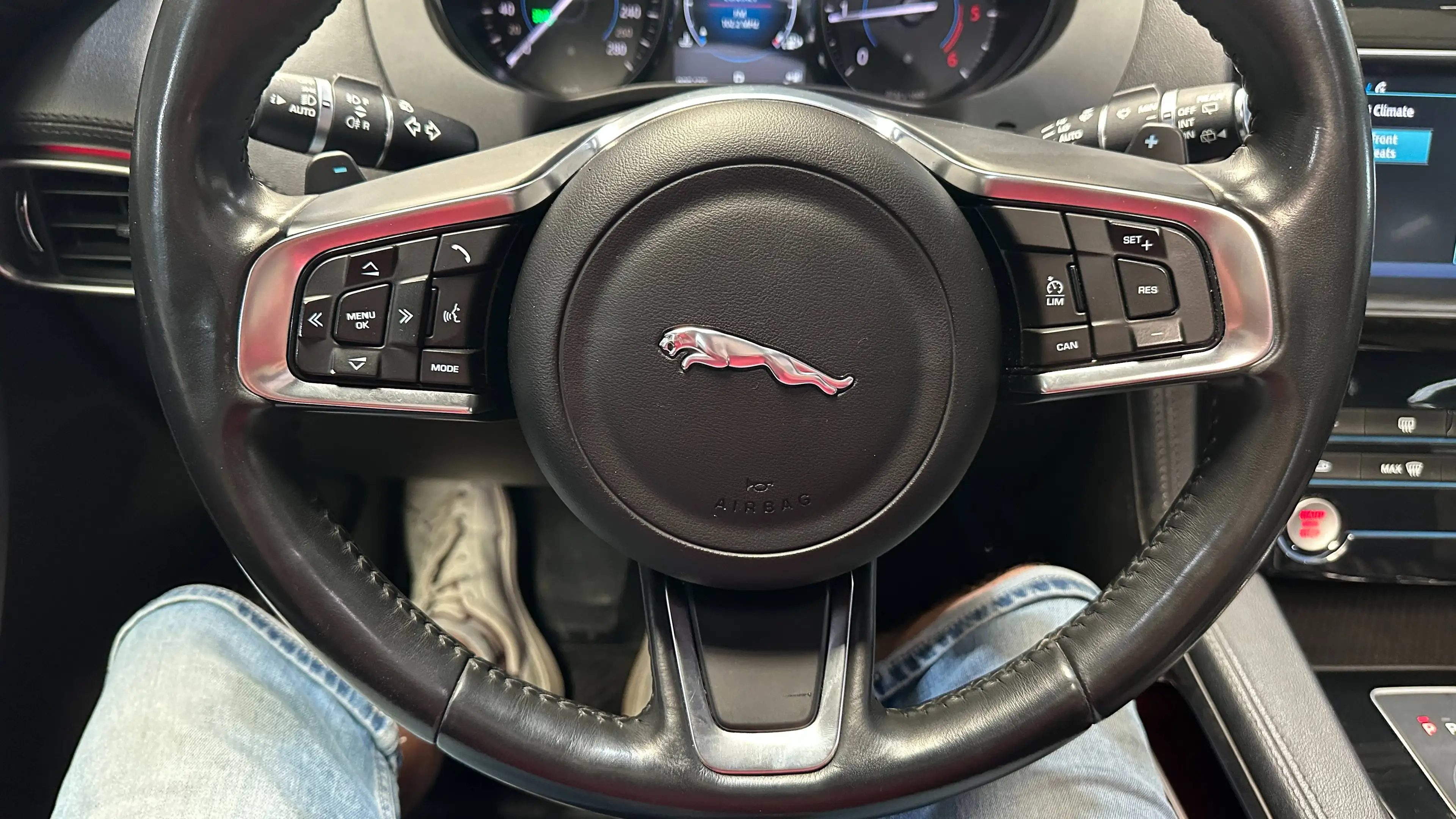 Jaguar F-Pace F-Pace 2.0 D Portfolio — photo 13