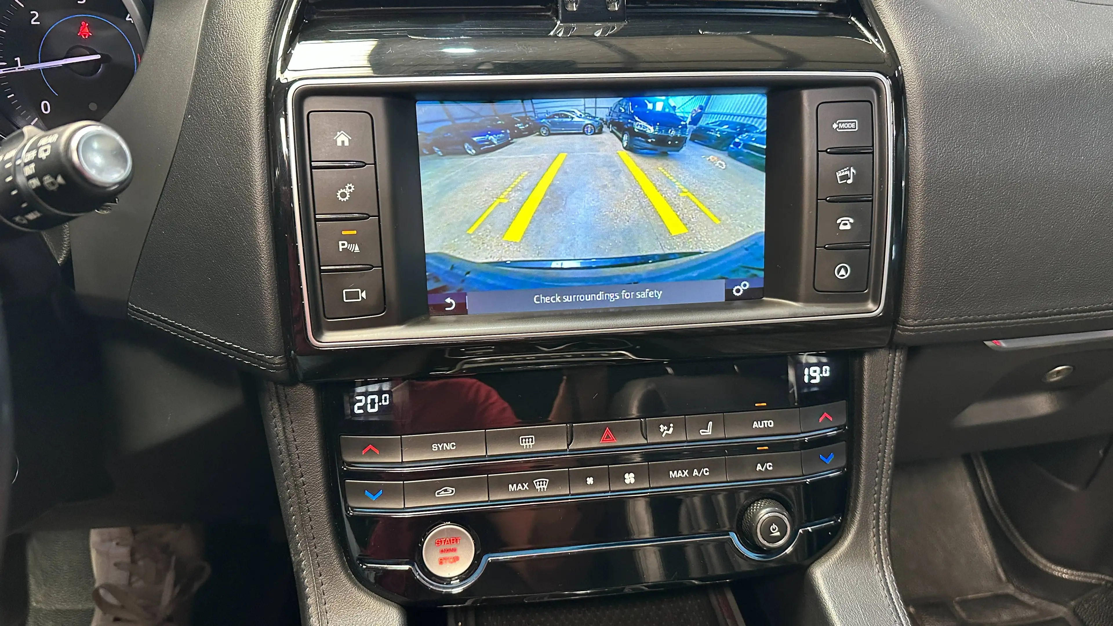 Jaguar F-Pace F-Pace 2.0 D Portfolio — photo 11