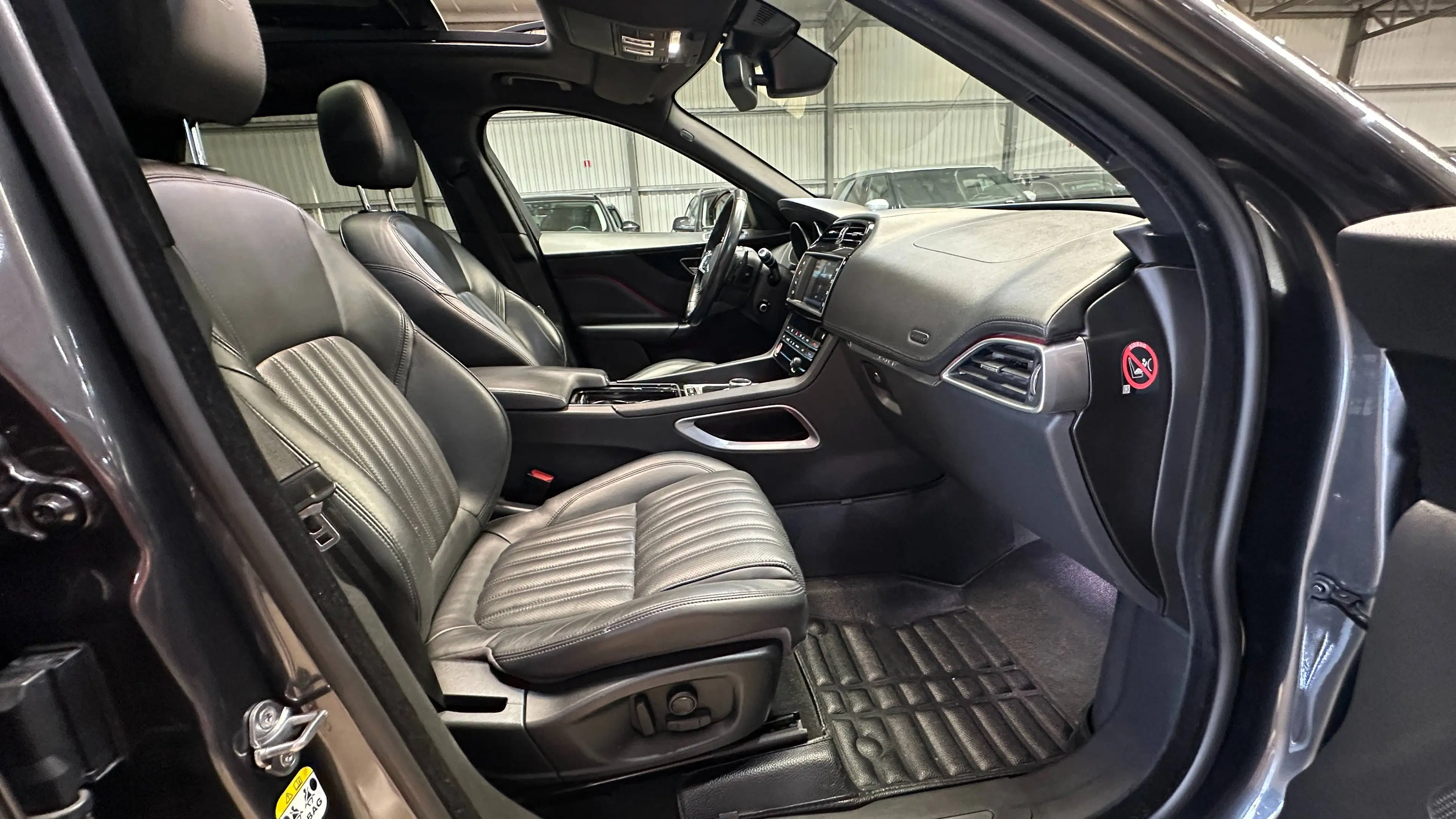 Jaguar F-Pace F-Pace 2.0 D Portfolio — photo 14