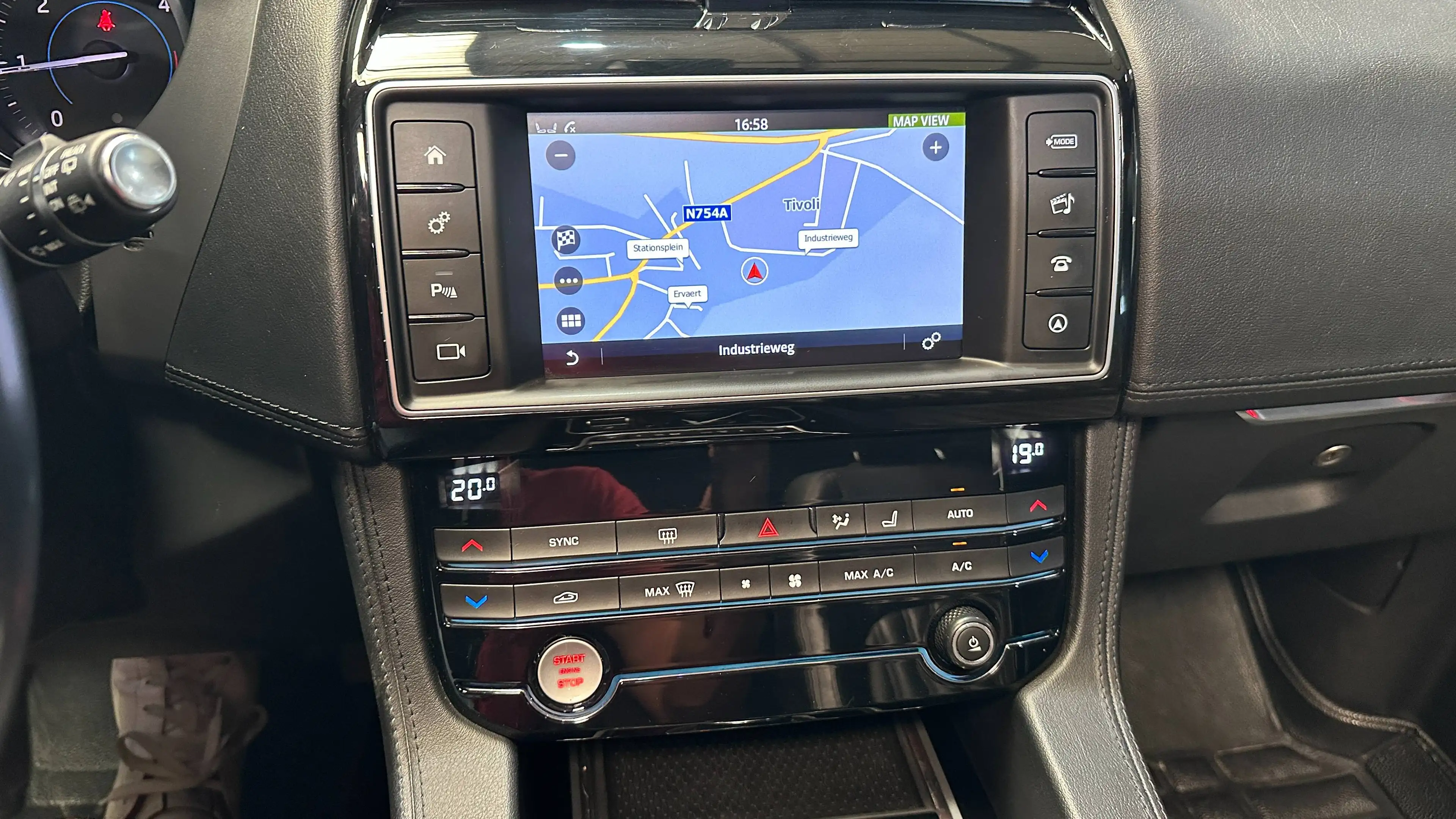Jaguar F-Pace F-Pace 2.0 D Portfolio — photo 10