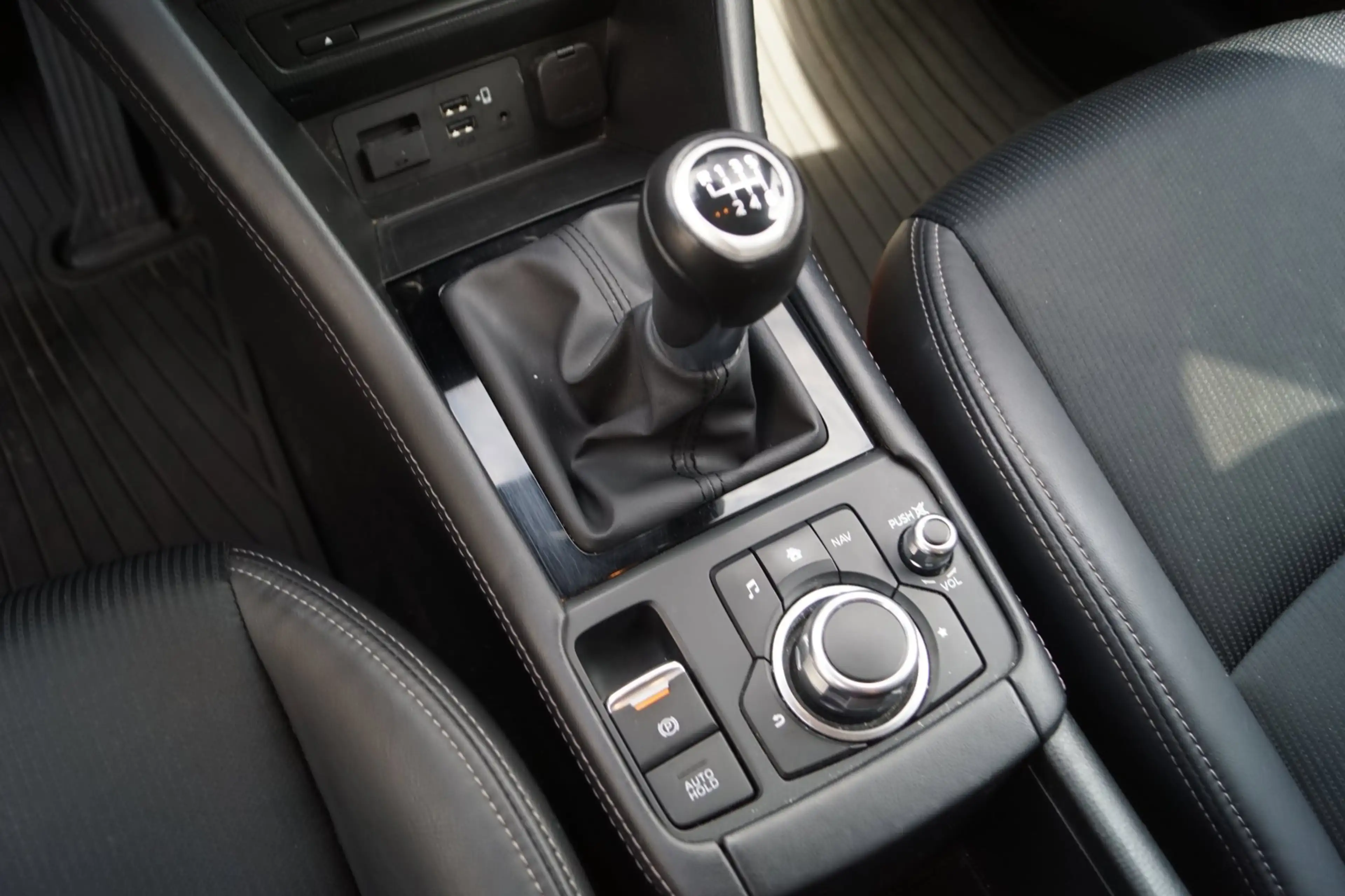 Mazda CX-3 2.0 SkyActiv-G 120 SkyLease GT Leder Sportst Stoel — photo 17