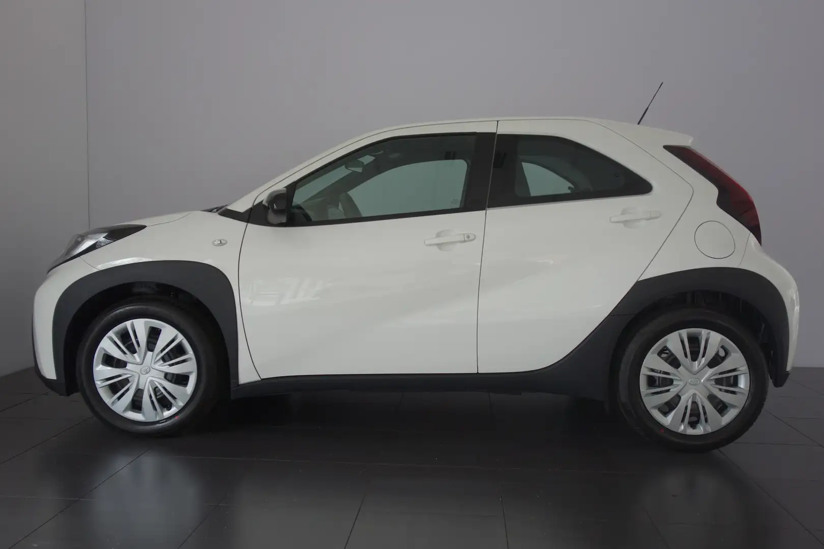 Toyota Aygo X 1.0 VVT-i MT Play Business - 2