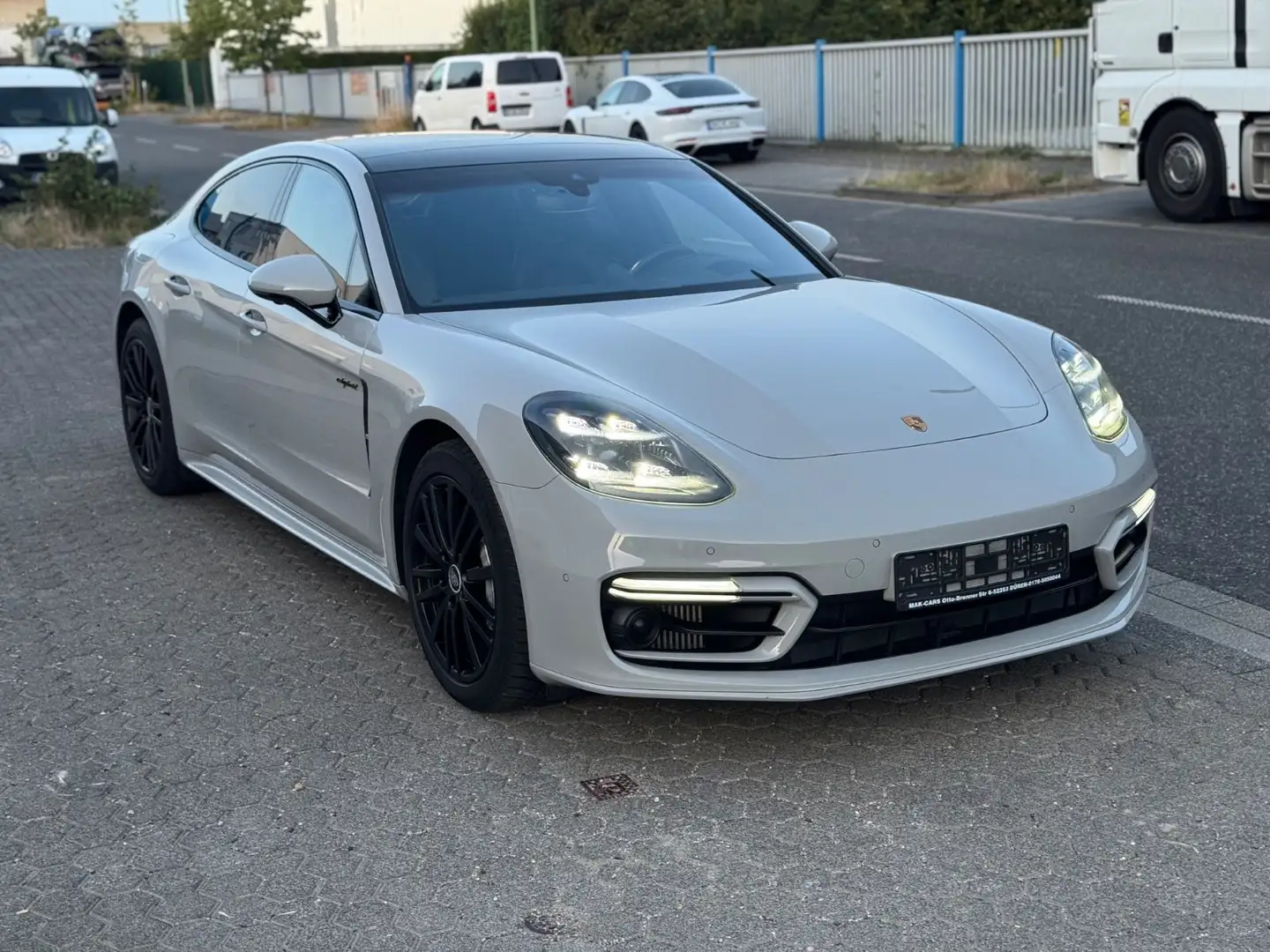 Porsche Panamera 4 E-Hyb/Pano/Matrix-LED/360°/Navi/BOSE - 2