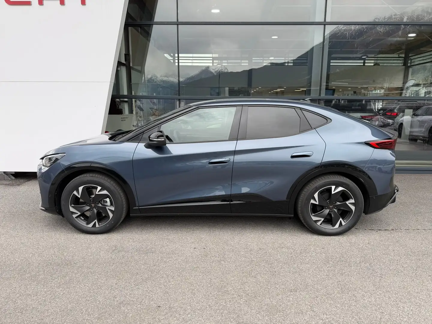 CUPRA Tavascan 210kW/286PS Blau - 2