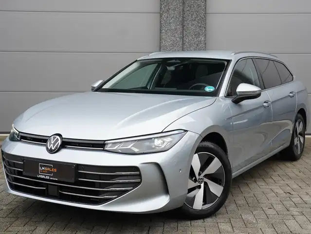 Volkswagen Passat Variant Variant 1.5eTSI DSG *MASSAGE / TREKHAAK / 360 / ALCANTARA / ZETELVERWARMING / DRAADLOZE CARPLAY & ANDROID AUTO /DODEHOEK*