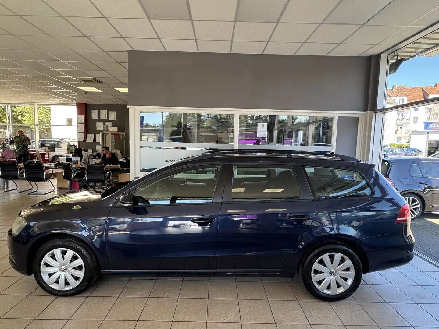 Volkswagen Passat Variant Trend Klima Tempomat Navi 2. Hand Blau - 1