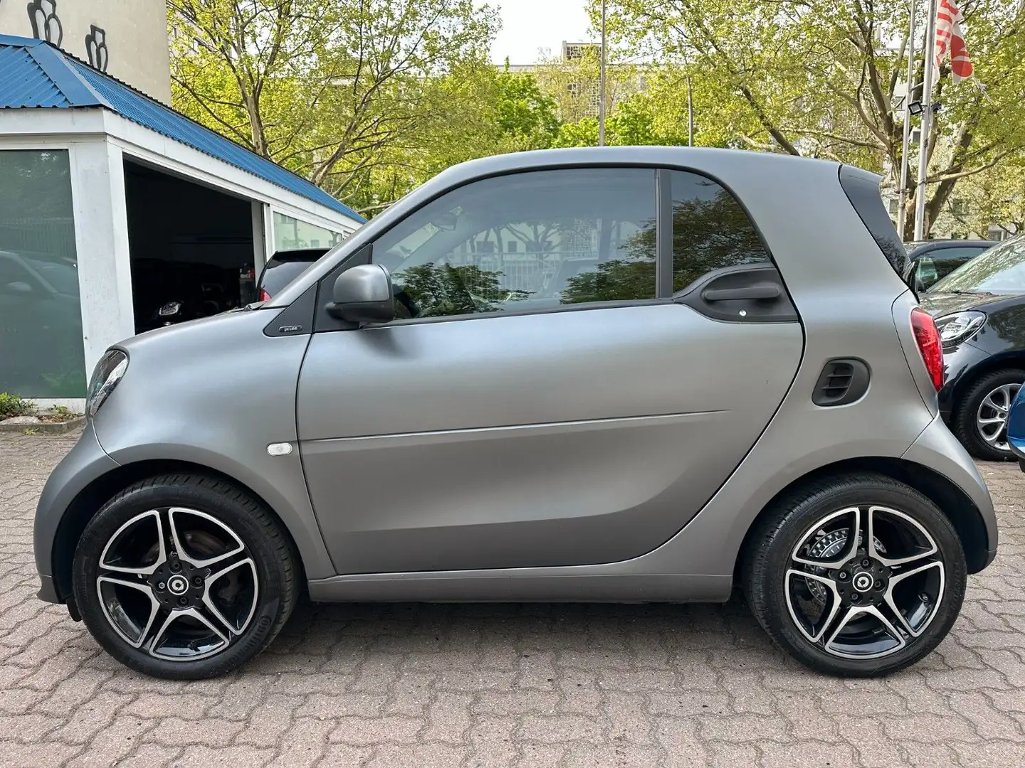 smart forTwo fortwo 66kW DCT prime SPORT*LEDER*NAVI*PTS*KAM Grijs - 2