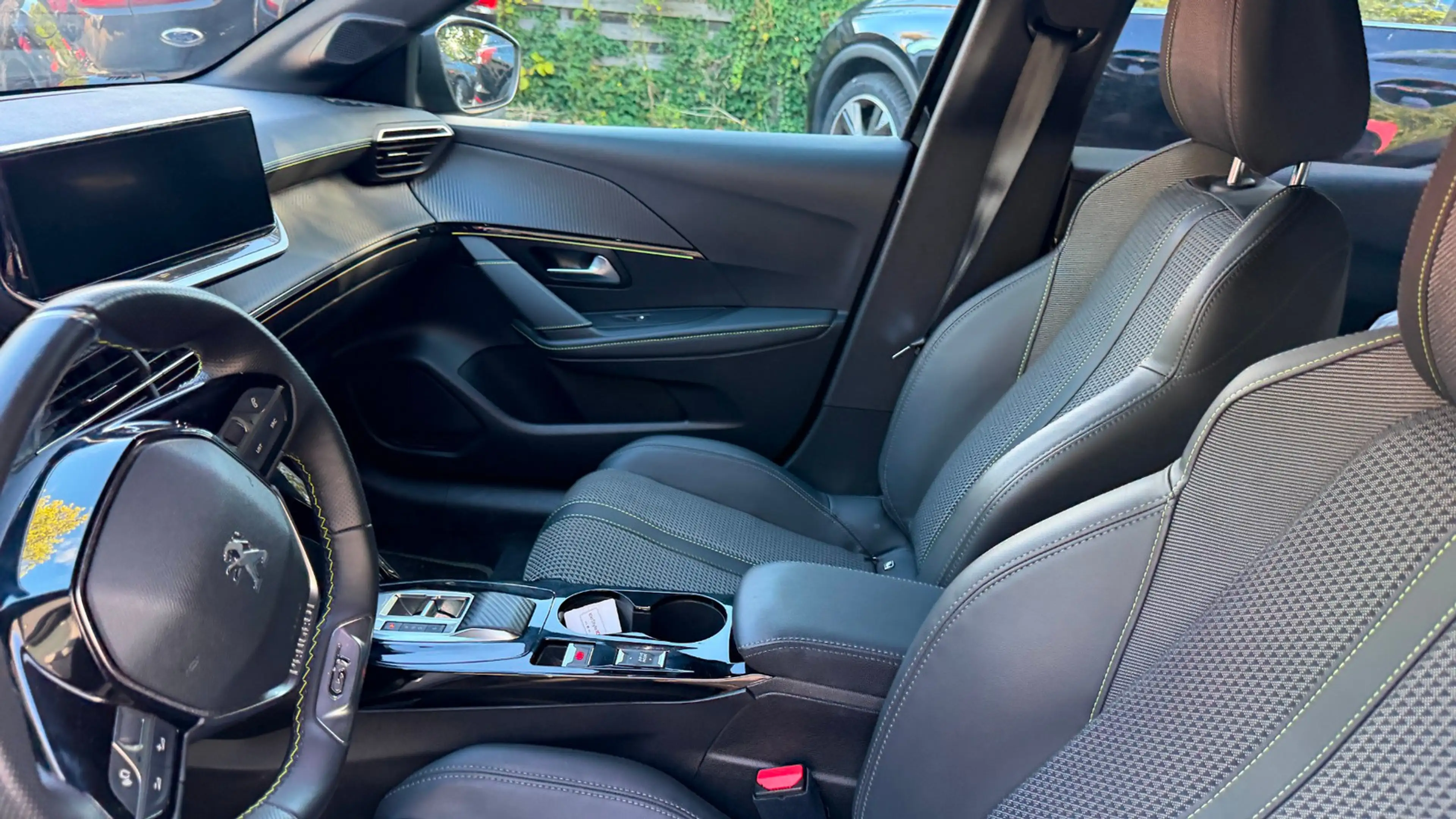 Peugeot 208 e- GT — photo 4