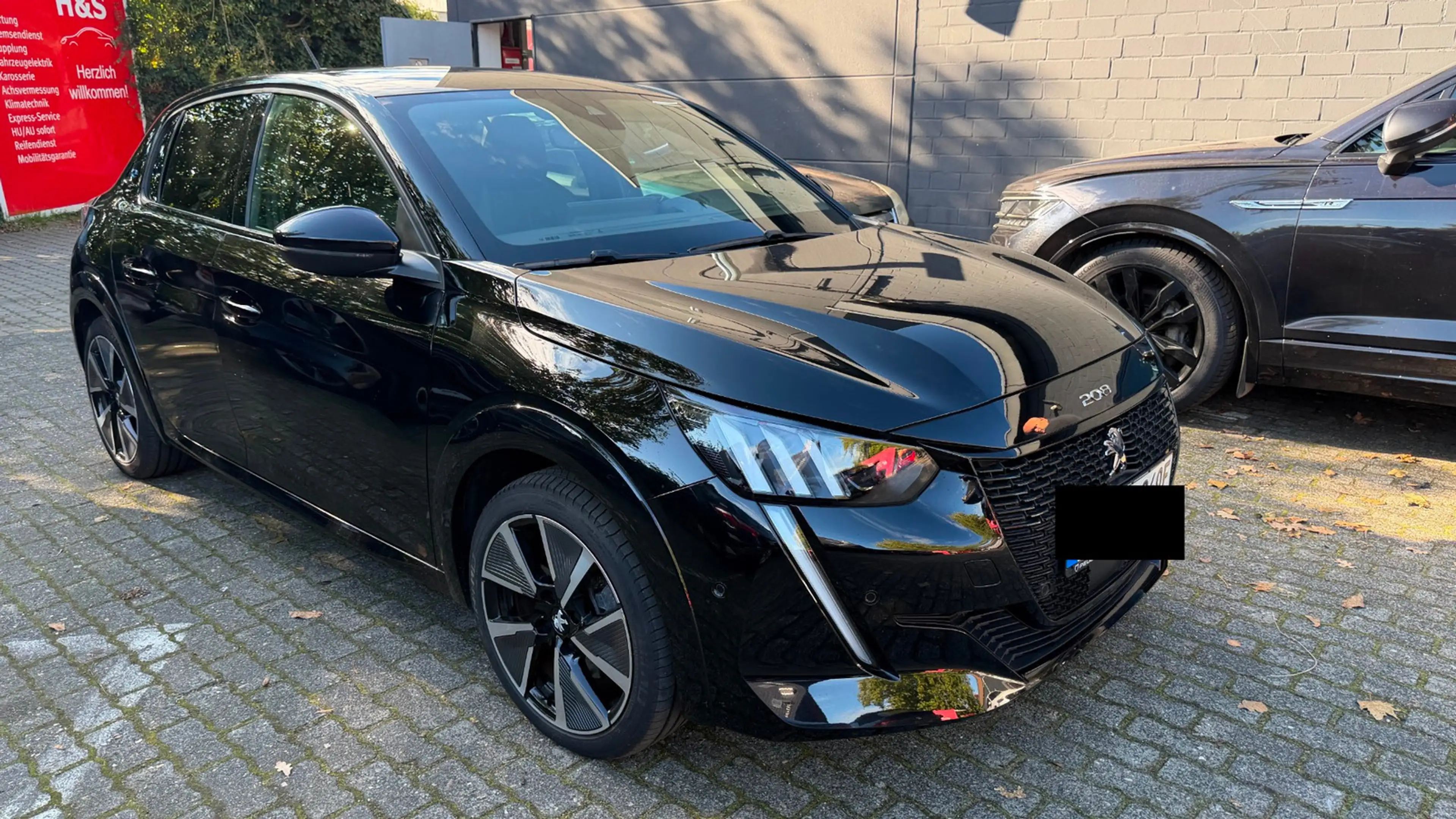 Peugeot 208 e- GT — photo 2
