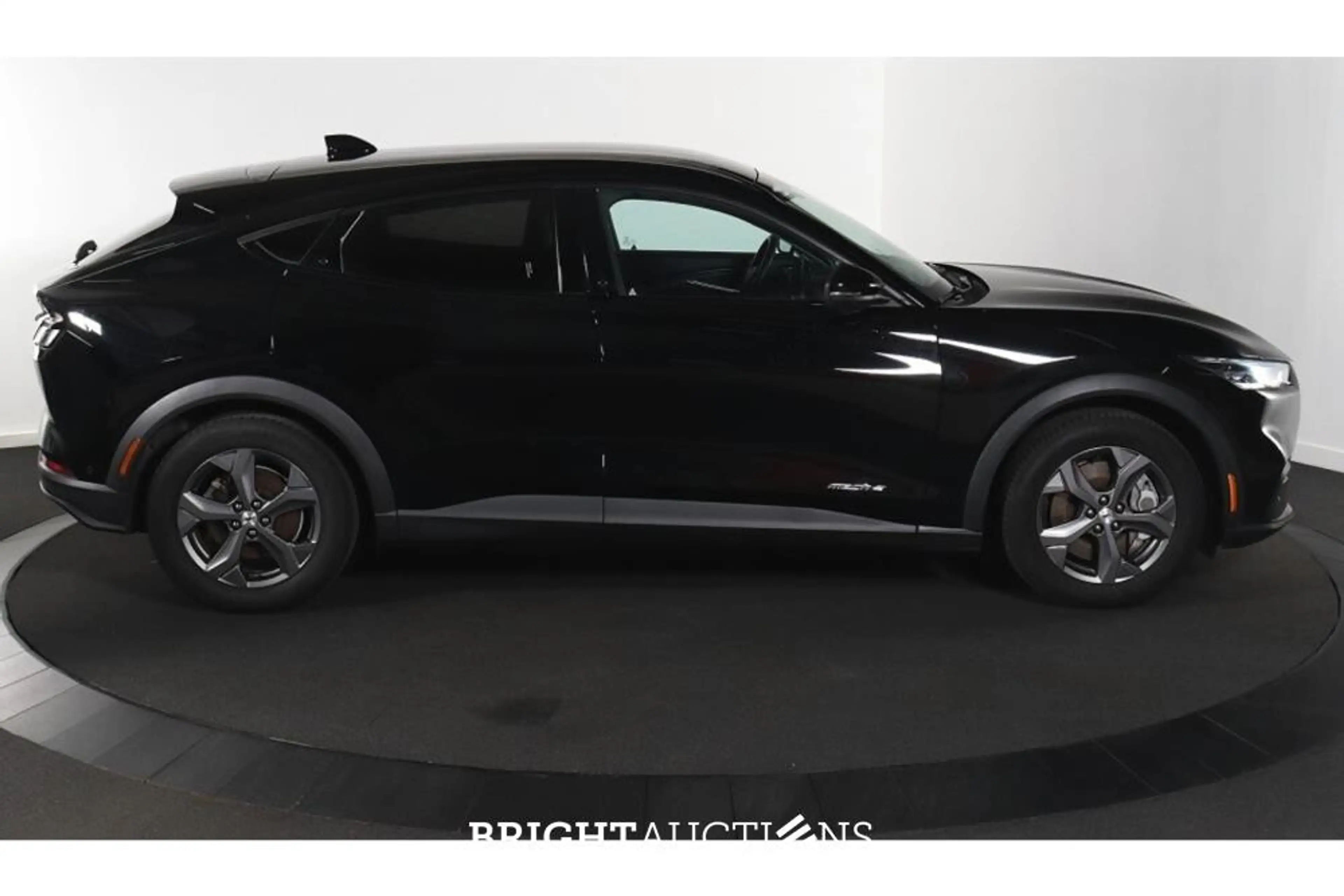 Ford Mustang RWD — photo 5