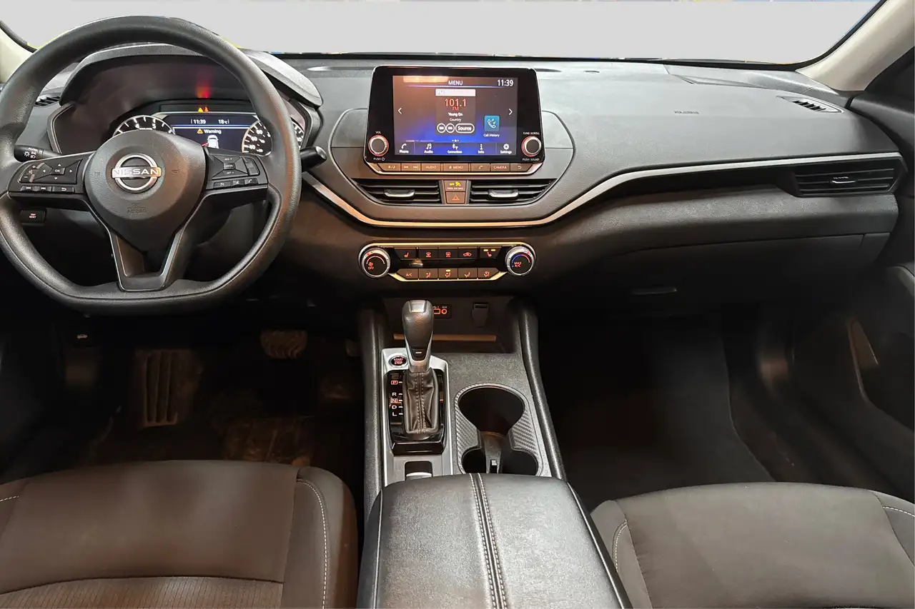 Nissan Altima снимка Nissan Altima