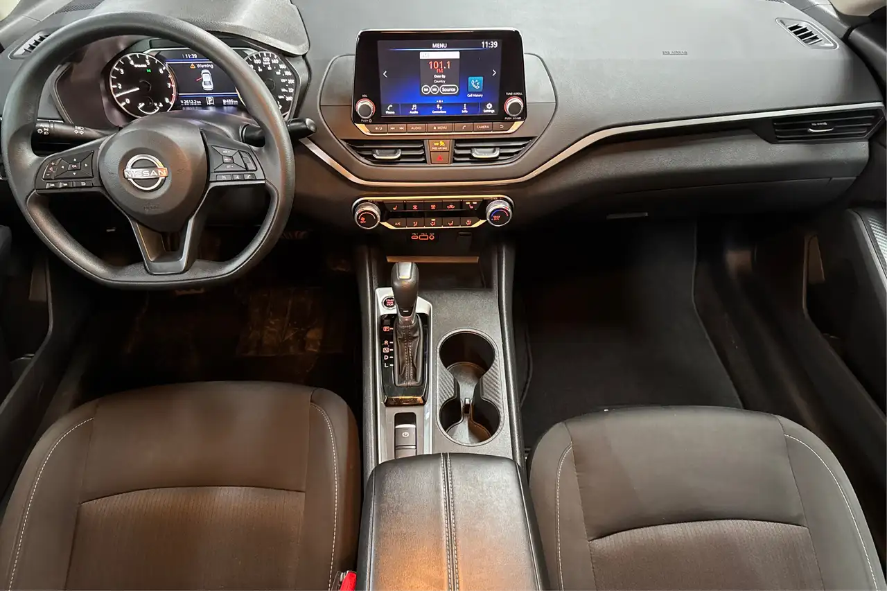 Nissan Altima снимка Nissan Altima