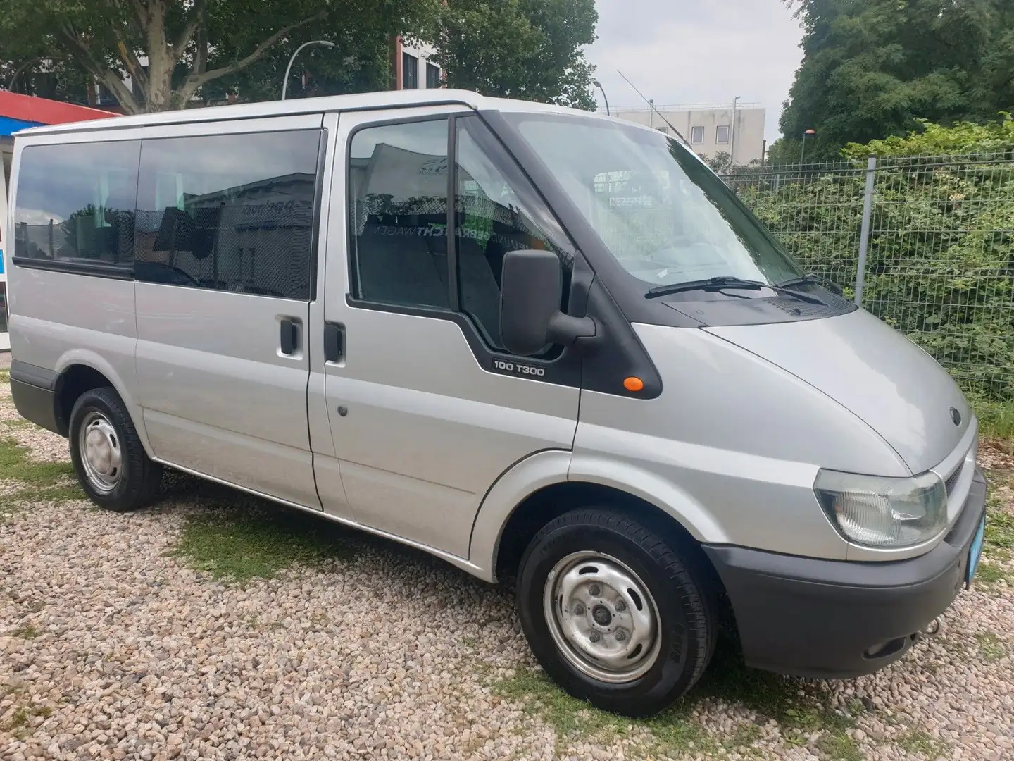 Ford Transit 2.0 TDE FT 300*1-Hand*TÜV-Neu*9-Sitzer* Gris - 2