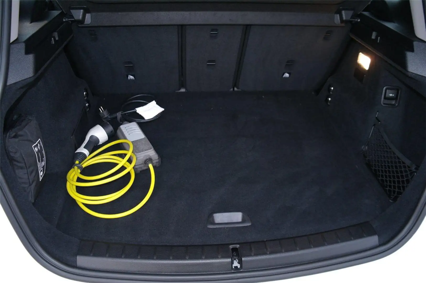 BMW 225 xe Active Toure Weiß - 2