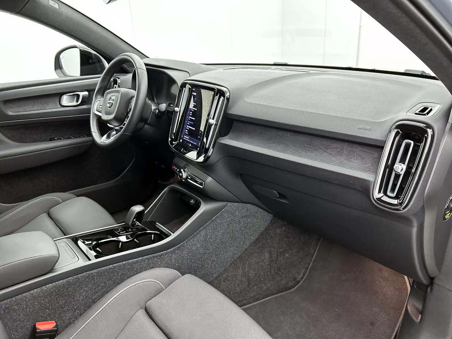 Volvo C40 Recharge Plus 69 kWh 100% Elektrisch, 100% Stijlvo Grijs - 2