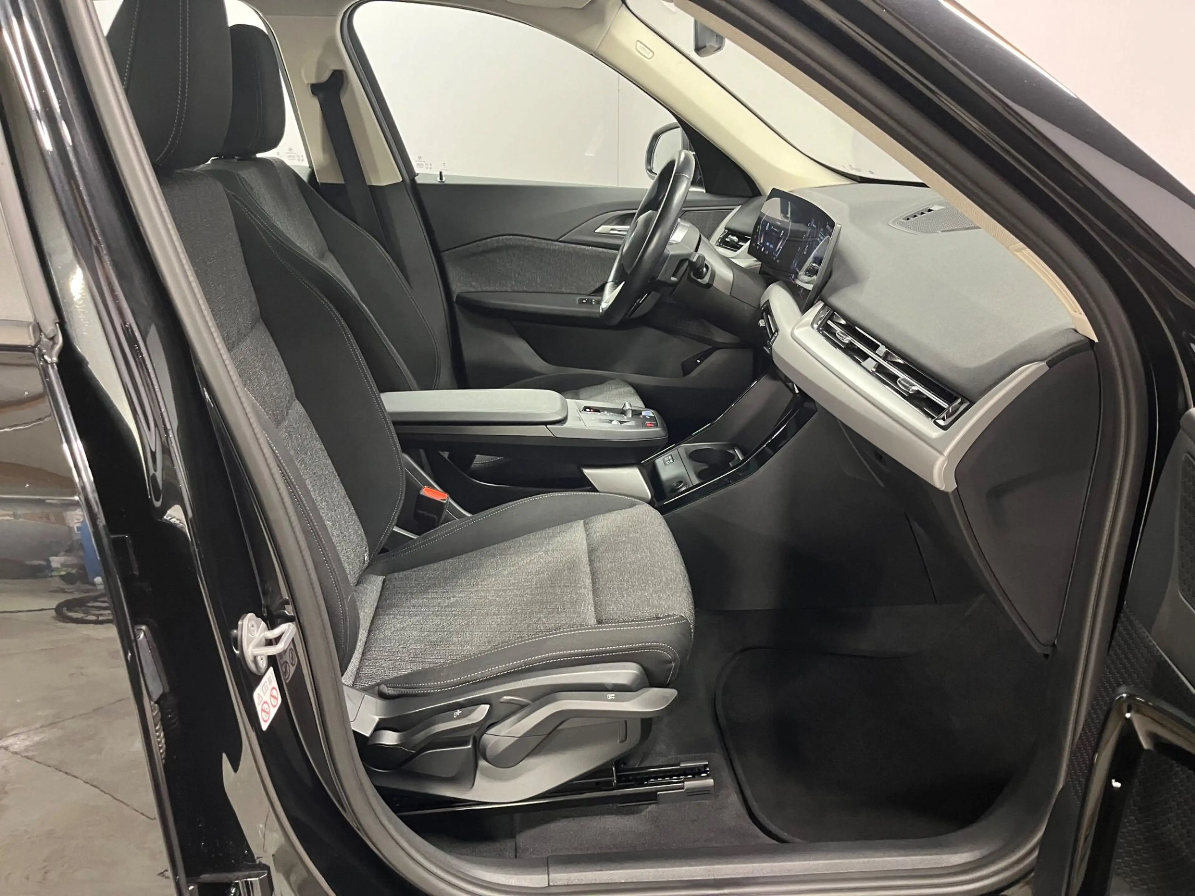 BMW iX1 xDrive30 64,7kWh ***Allrad | LED*** — photo 14