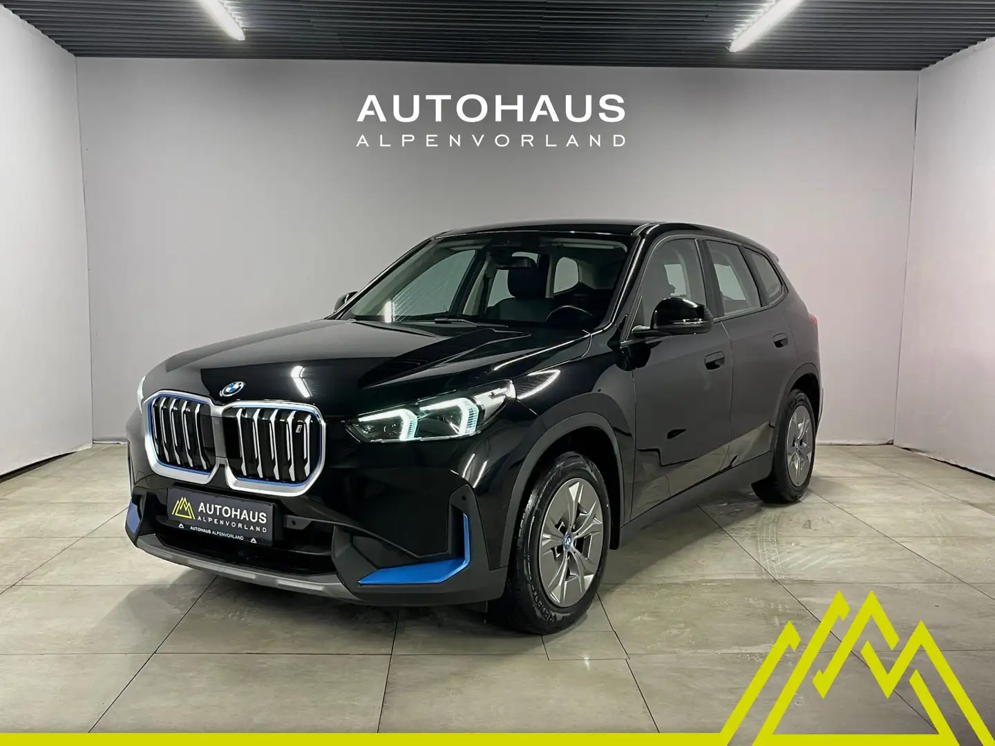 BMW iX1 xDrive30 64,7kWh ***Allrad | LED*** Schwarz - 1
