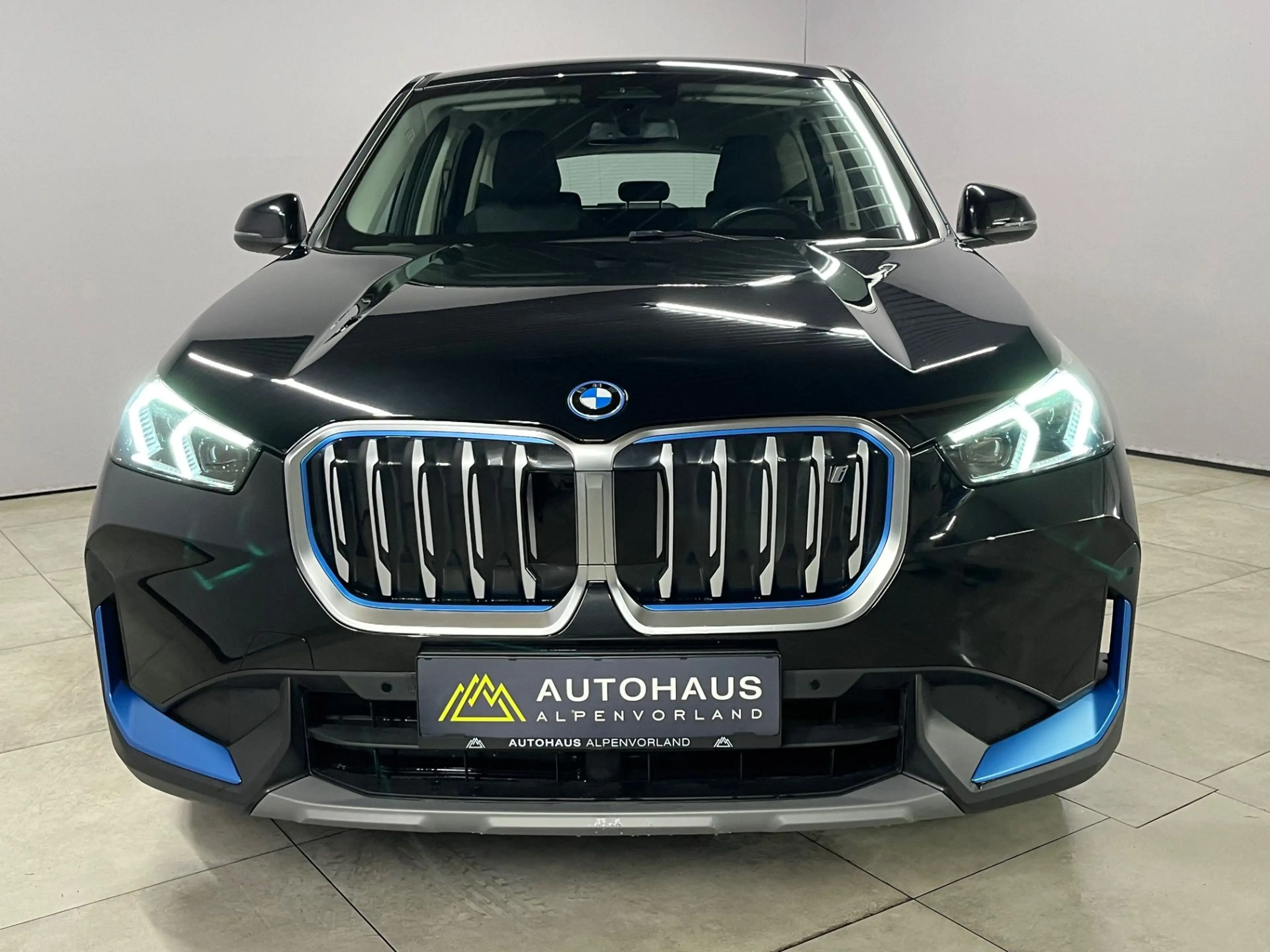 BMW iX1 xDrive30 64,7kWh ***Allrad | LED*** — photo 3