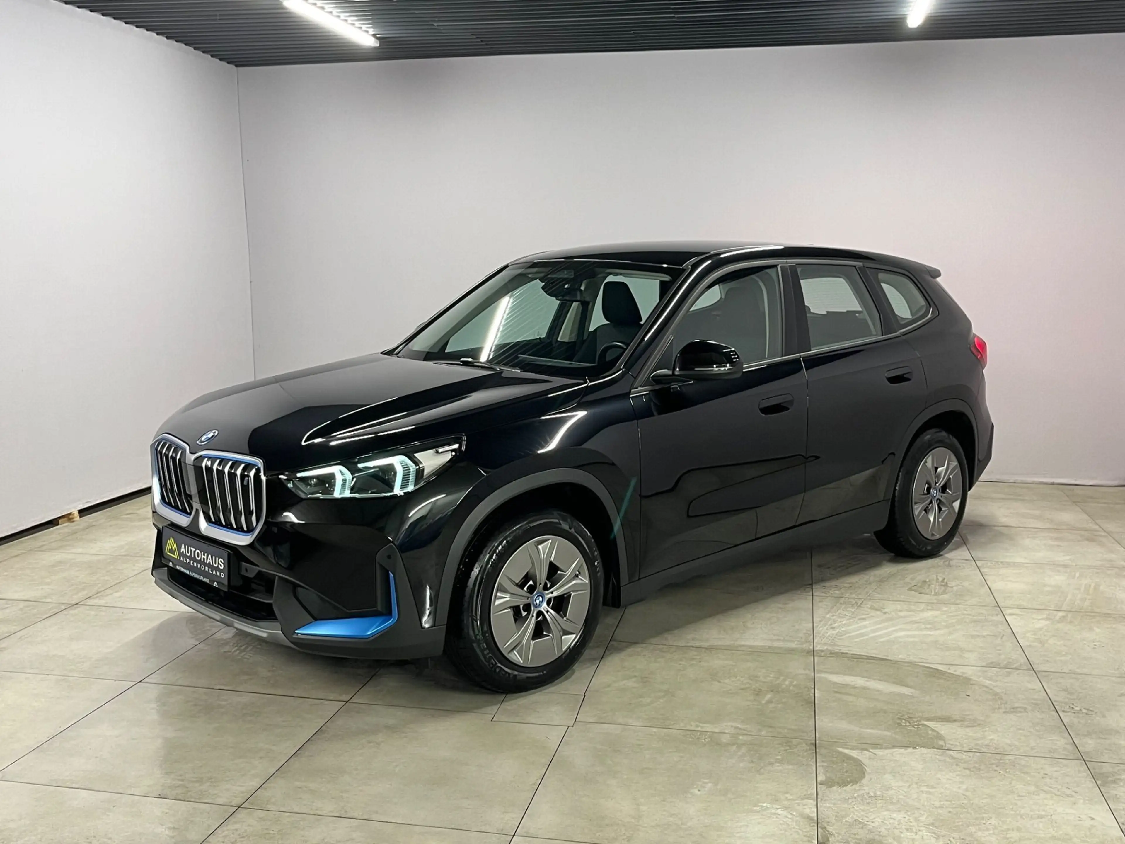 BMW iX1 xDrive30 64,7kWh ***Allrad | LED*** — photo 4
