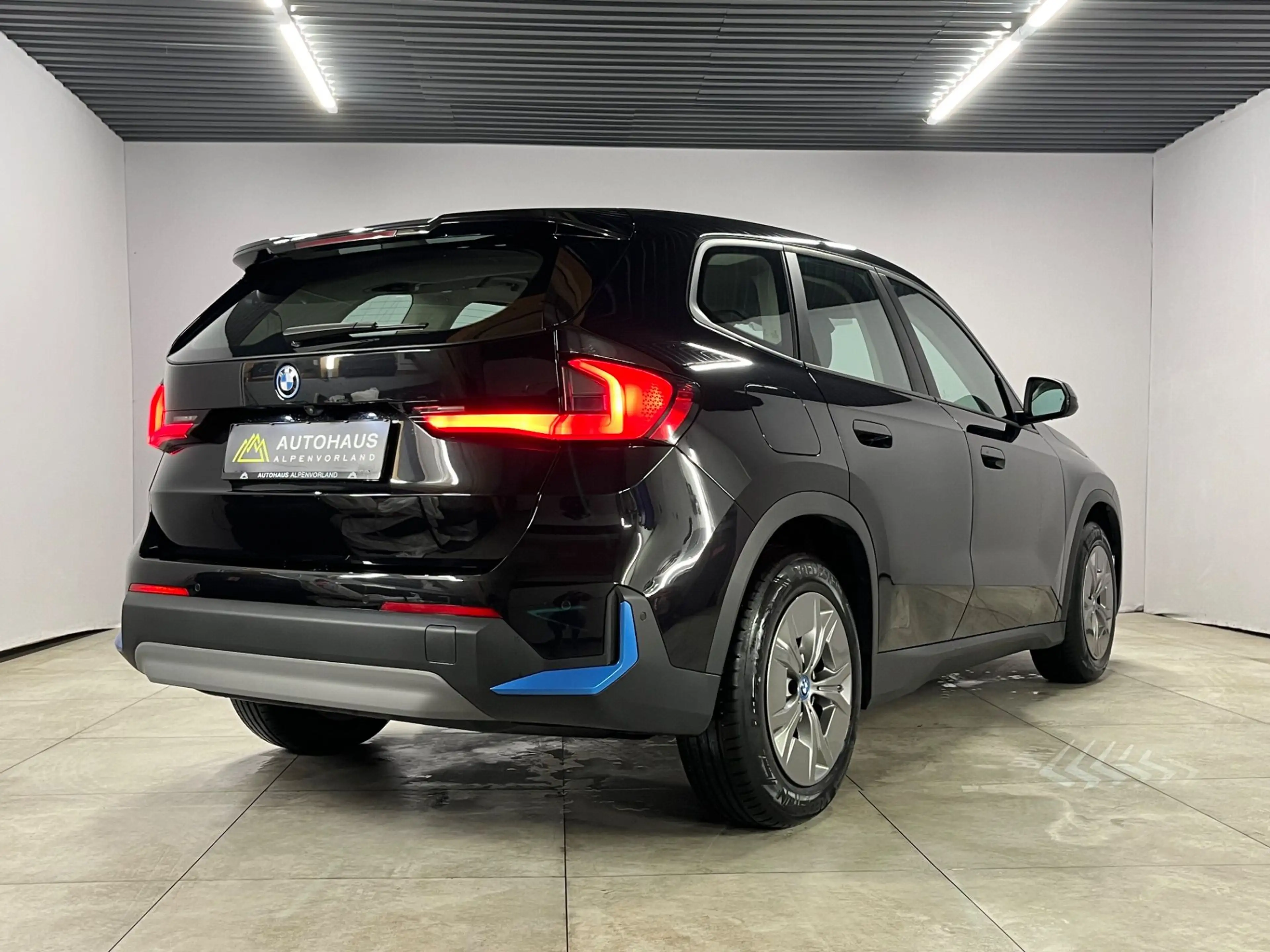 BMW iX1 xDrive30 64,7kWh ***Allrad | LED*** — photo 9