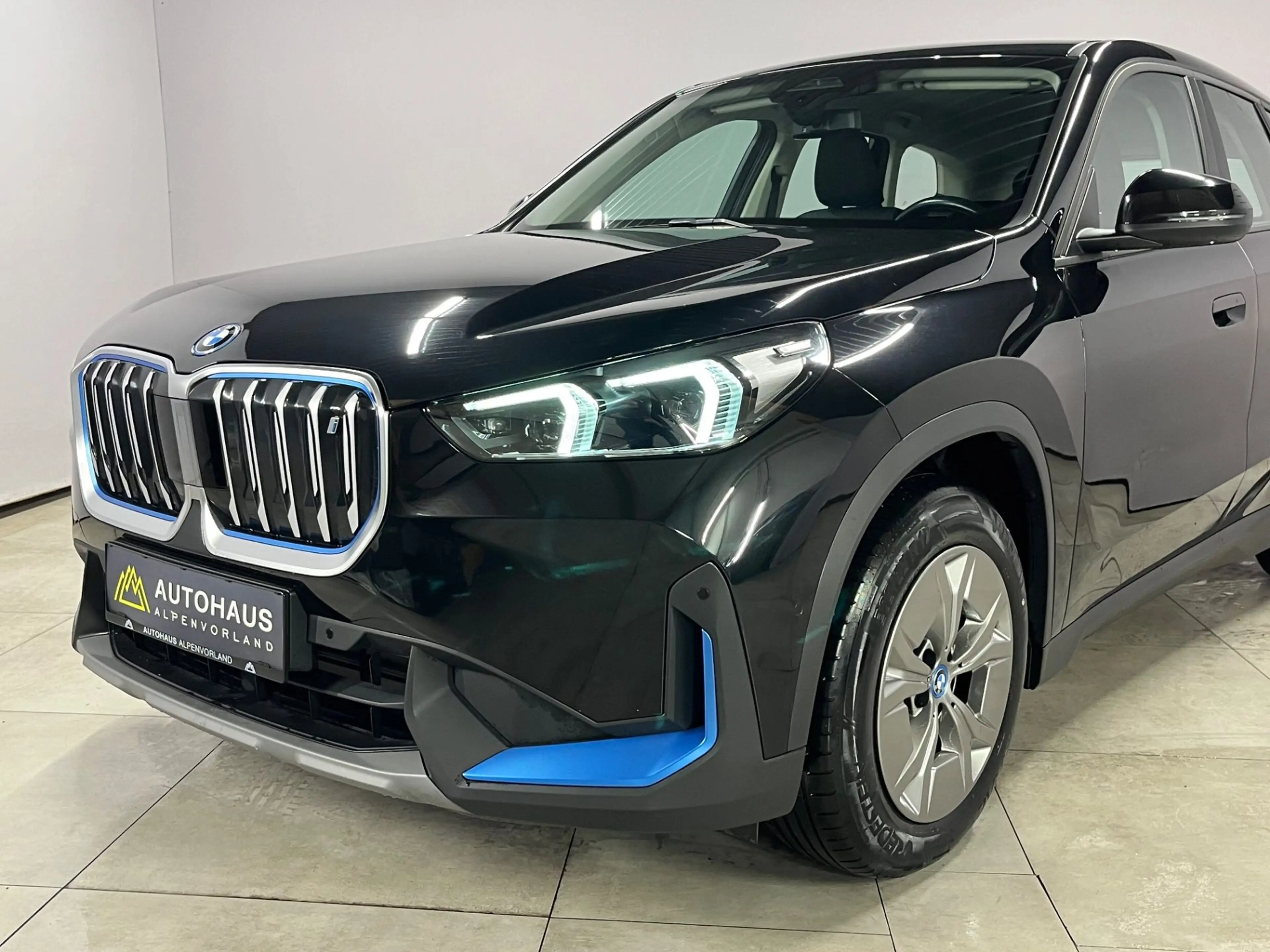 BMW iX1 xDrive30 64,7kWh ***Allrad | LED*** — photo 6