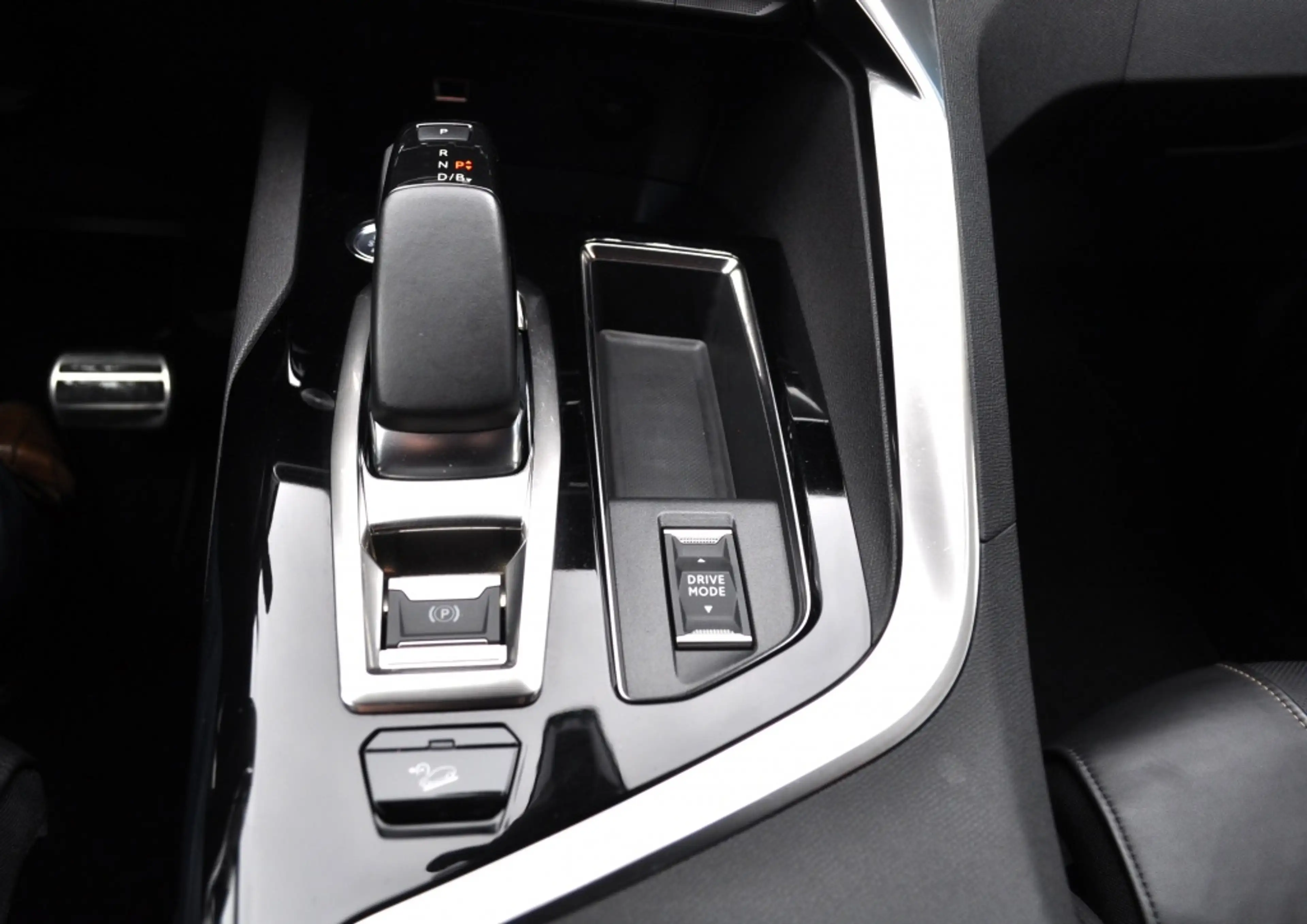 Peugeot 3008 1.6 HYb4 300 GT leer mass el klep — photo 22